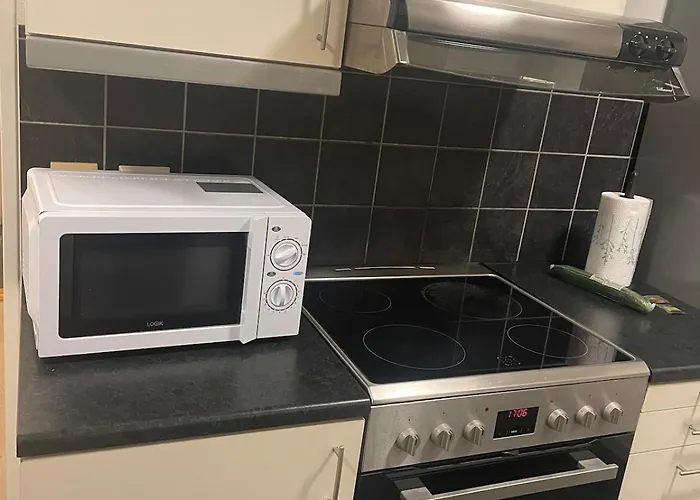 شقة A Bright And Furnished *